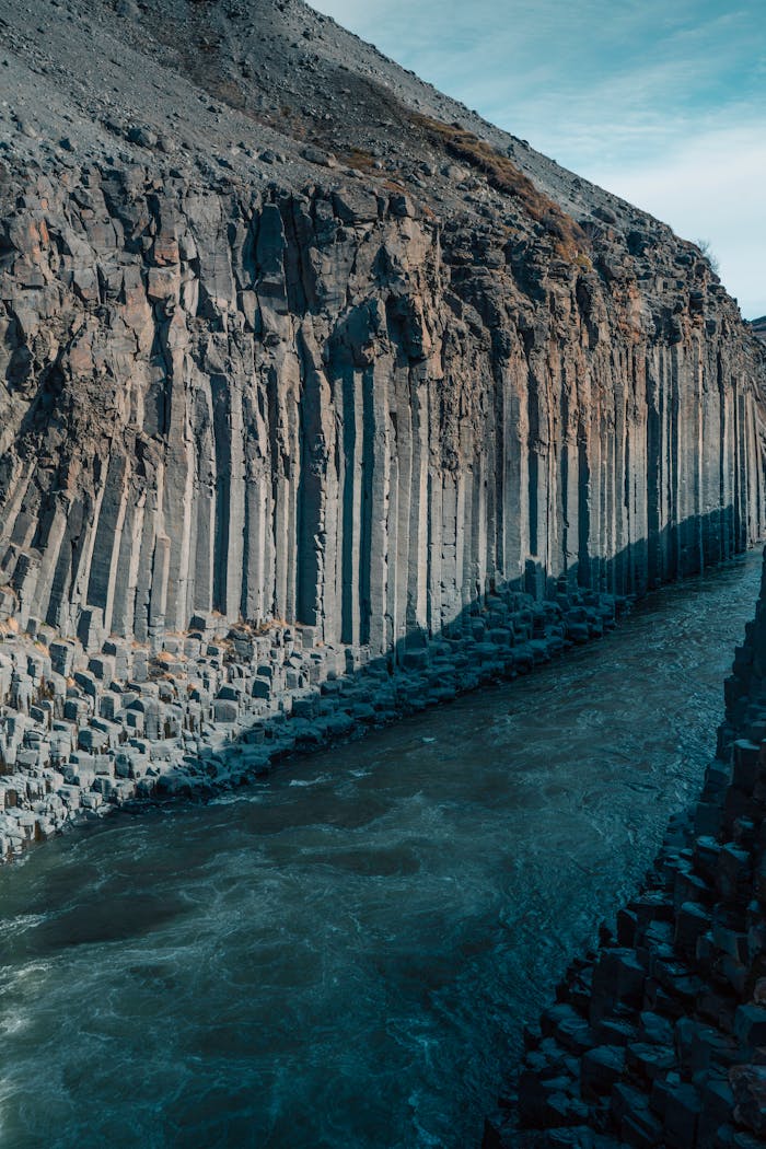 gallery-01 majestic-basalt-columns-along-icelandic-river-32617994