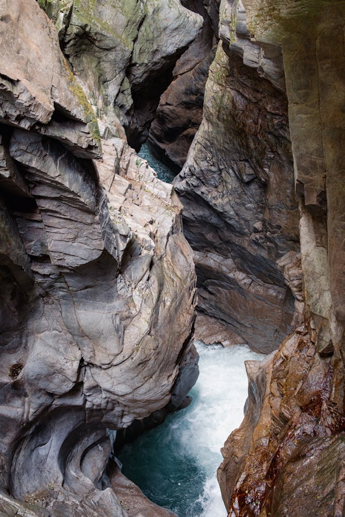 testimonial-img stunning-gorge-view-in-italian-alps-canyon-32608008